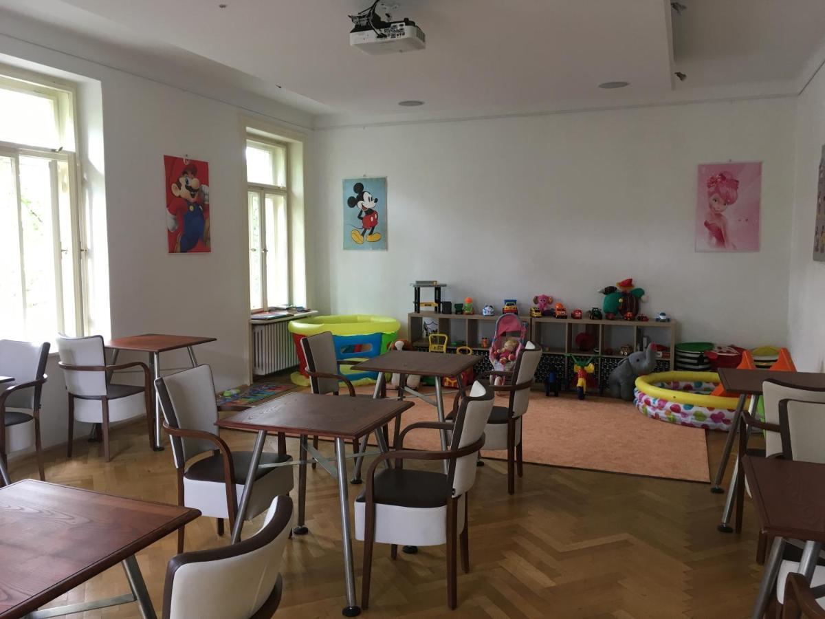 Villa Cafe Krnov Extérieur photo